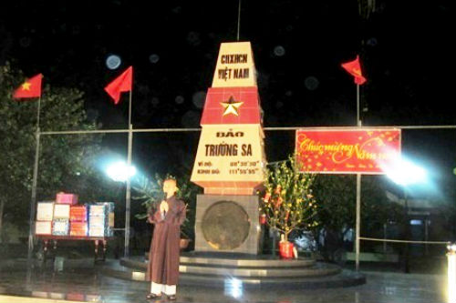 Tiếng Chuông Chùa Ngân Vang Đêm Giao Thừa Ở Trường Sa